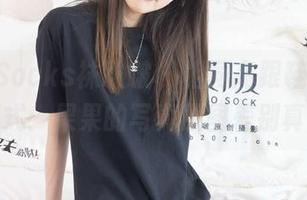BoBoSocks袜啵啵 – 相同高跟鞋，两种模式：果果的写真原图差别真大