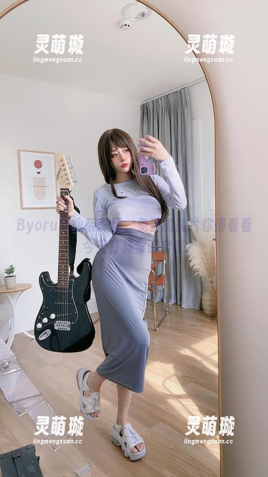 Byoru Byoru职业装专场,免费的照片你得看看,今天打算穿哪套呢?