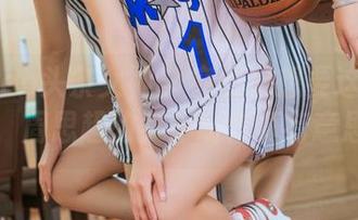 TouTiao头条女神 – 突然好想要这个图包，周思超的女仆动作真有意思