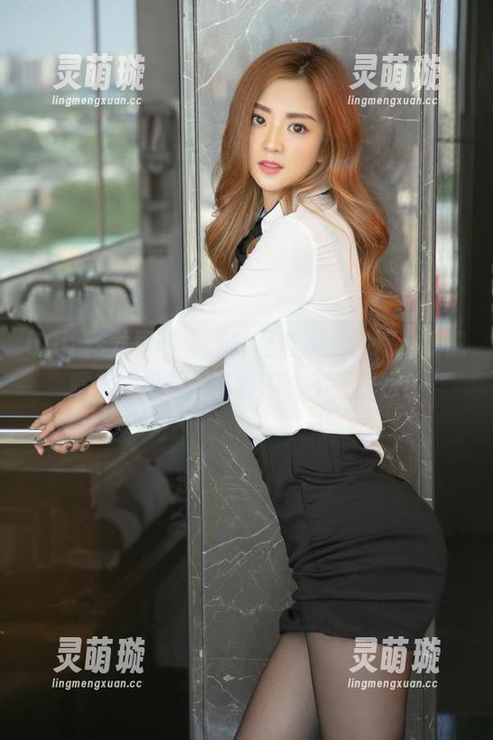 UGirls尤果网 - 泳池里西瓜才解渴，景思晴美图更新，你懂的，不只是水！
