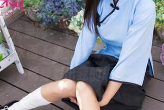UGirls尤果网 – 毛COCO和泳池的高清写真作品，水面上波光粼粼，她的灵动舞步仿佛要溅出我的思绪！