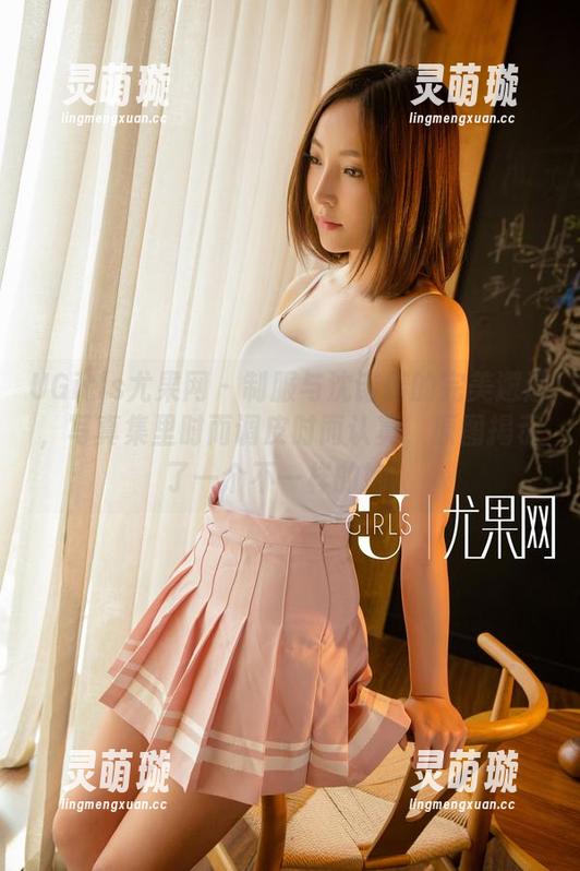 UGirls尤果网 - 制服与沈诺馨的完美邂逅，写真集里时而调皮时而认真，原图揭示了一个不一样的她。