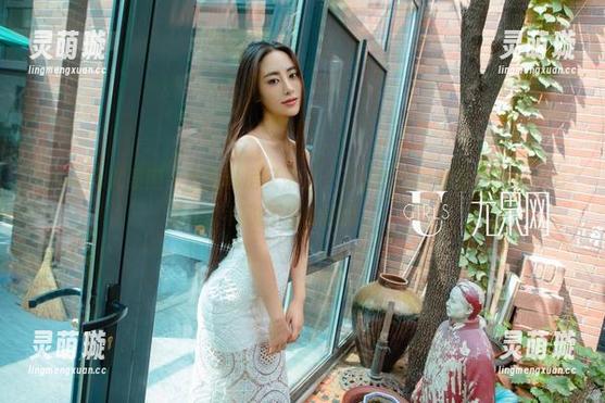 UGirls尤果网 - 短裙私房又来了，王轶玲的原图置身其中，有种说不出的感觉。