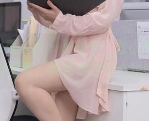 Xiuren秀人网 – 跟我来，看小逗逗的美脚图集，展现你的内心戏！