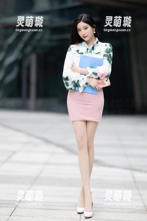 Xiuren秀人网-月野兔美妞 Xiuren秀人网 - 月野兔美妞送来的高清美图,一不小心就被“厨娘”迷得不行。
