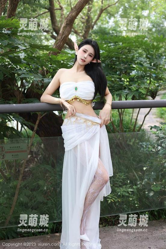 Xiuren秀人网-林文文 Xiuren秀人网 - 合集里的白衬衫:林文文的秘书穿搭,谁说工作不能帅气?