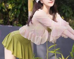 Xiuren秀人网 – 沐子熙V的眼镜私房：懒懒的姿势，乍一看连书本都争着抢风头！