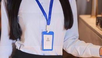 Xiuren秀人网 – 眼神太撩？学妹瑶瑶baby的写真集快来下载一份