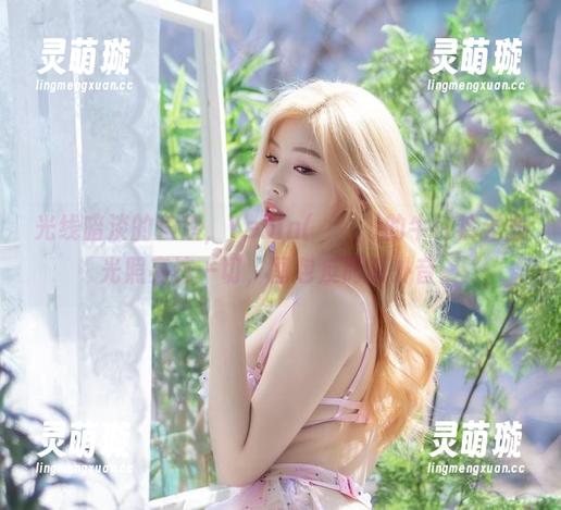 光线暗淡的角落，Yebin(전예빈)的牛仔裤无圣光照亮这一切，图包反而画外音。