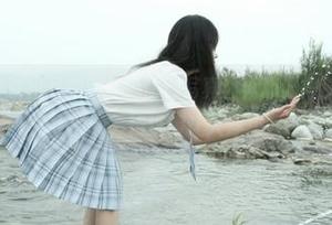 这eloise软软出品的女仆兔尾巴写真，真心记得那种“我只是来送水的”，精选得让人浮想联翩。