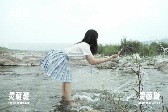 这eloise软软出品的女仆兔尾巴写真，真心记得那种“我只是来送水的”，精选得让人浮想联翩。