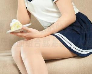 丽柜 – 图片速递：心心的美酒佳莲，无需多言，巧妙的组合就足够引人遐想了。