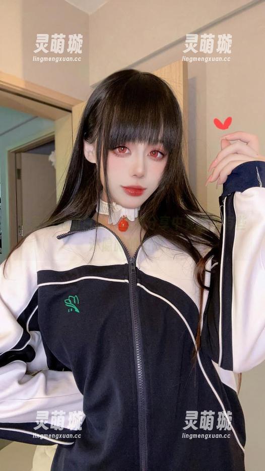 九言和她的白丝，图库分享中竟然也有些许隐晦的赞叹。
