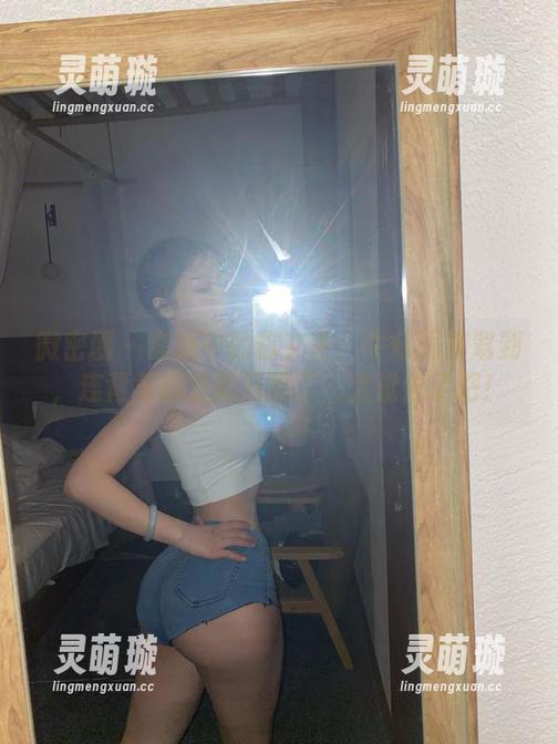 微密圈 - 套图中的你文茜：牛仔短裤驾到，连背景都变得风趣了，太过分了吧！