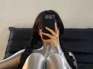 微密圈 – 新鲜出炉的奶牛美图，俏妞qiaoniu66又上线啦！