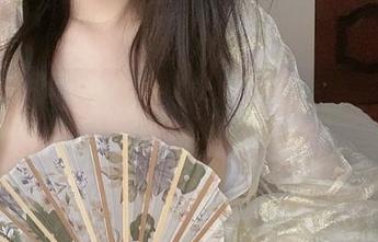 当修女遇上倦倦喵：写真图包中暗藏的倦意，让人欲罢不能。