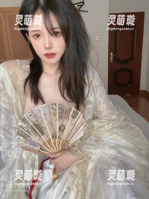 当修女遇上倦倦喵：写真图包中暗藏的倦意，让人欲罢不能。