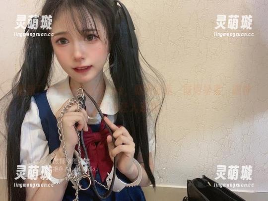 更新！倦倦喵的吊带cos，时而随意，时而娇羞，眼神却总让人遐想。