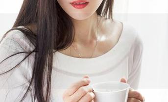 克拉女神 – 孟君私房照的油亮感，唉，这效果是有点让人瞎眼，来抓取那原图试试吧！