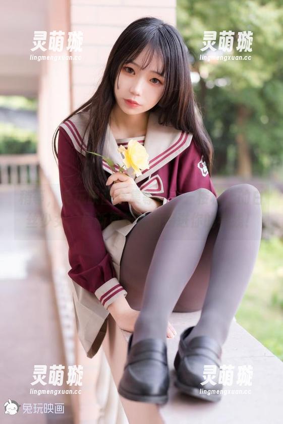 稍等，兔玩映画合集等你——楼梯上的白丝少女，最新更新偷偷拐进你的视线！