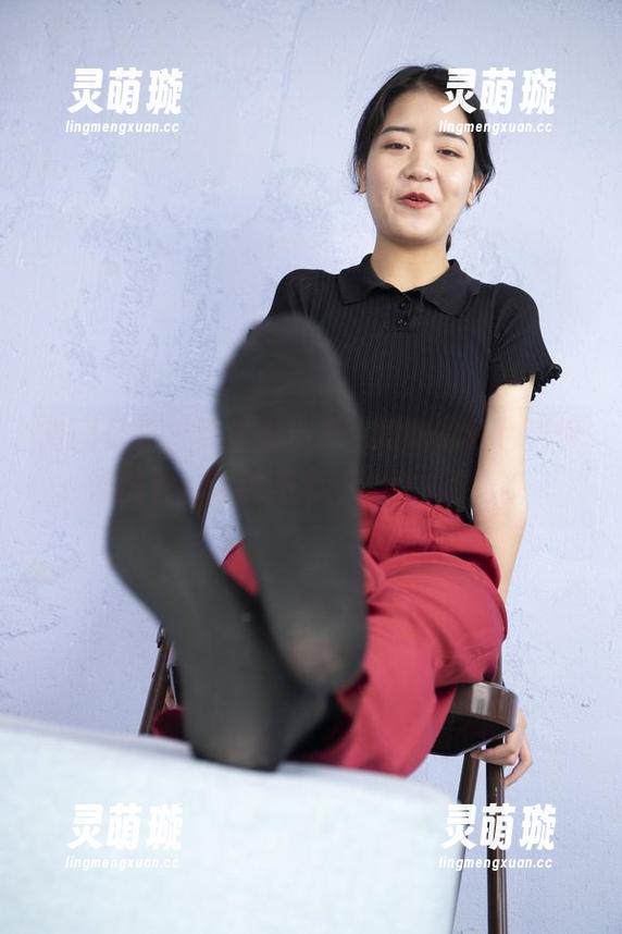 南国足艺-姗姗 南国足艺 - 聚焦脚步声,姗姗的红色脚甲油图包,谁说美脚不能引爆全场?