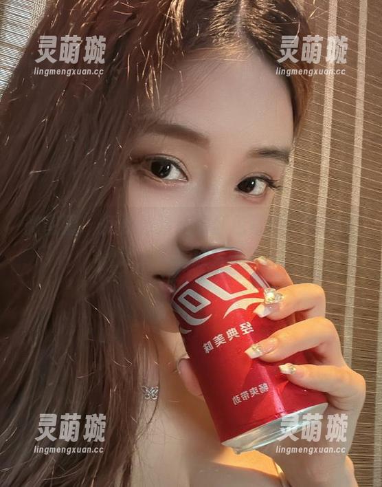 微密圈 - 免费体验奶雯红色背影，这裙子让人审美疲劳了？