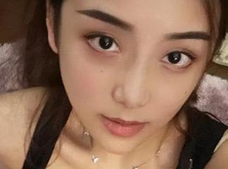 微密圈 – 奶雯银色吊带裙全套原图，真的很会玩这种高调和低调之间的平衡感。