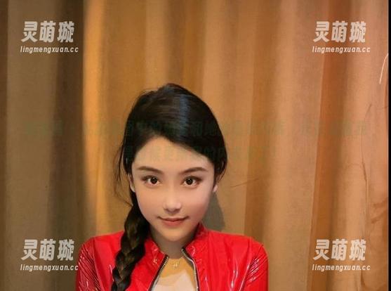 微密圈 - 私拍原图中的奶雯和她的墨绿内裤，正在提醒我，是时候更新我的内衣柜了！