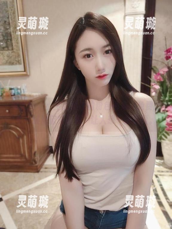 微密圈 - 小玉吃果冻的粉色图集，免费给你一波甜蜜的眼福，让人想一探究竟。