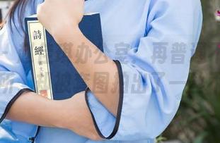 尤果网 – 赵佳琪办公室：再普通不过的工作场所，却被套图拍出了一丝不寻常
