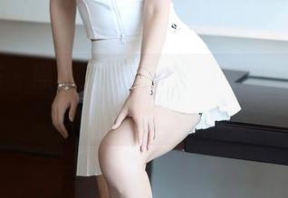 尤蜜荟 – 黑色，黄乐然私房美图中的一种清新的不羁气息