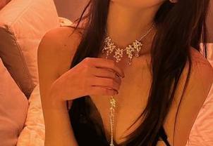 微密圈 – 就是阿朱啊的在线作品，原图中的白色蝴蝶让我有种想飞的冲动。
