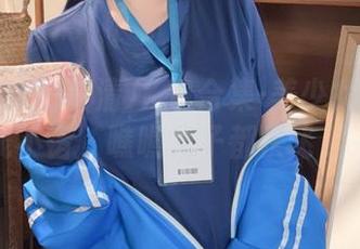 星之迟迟的高清JK包合集-美少女万华镜：光线不错，瞧瞧裙子都快飞起来了！