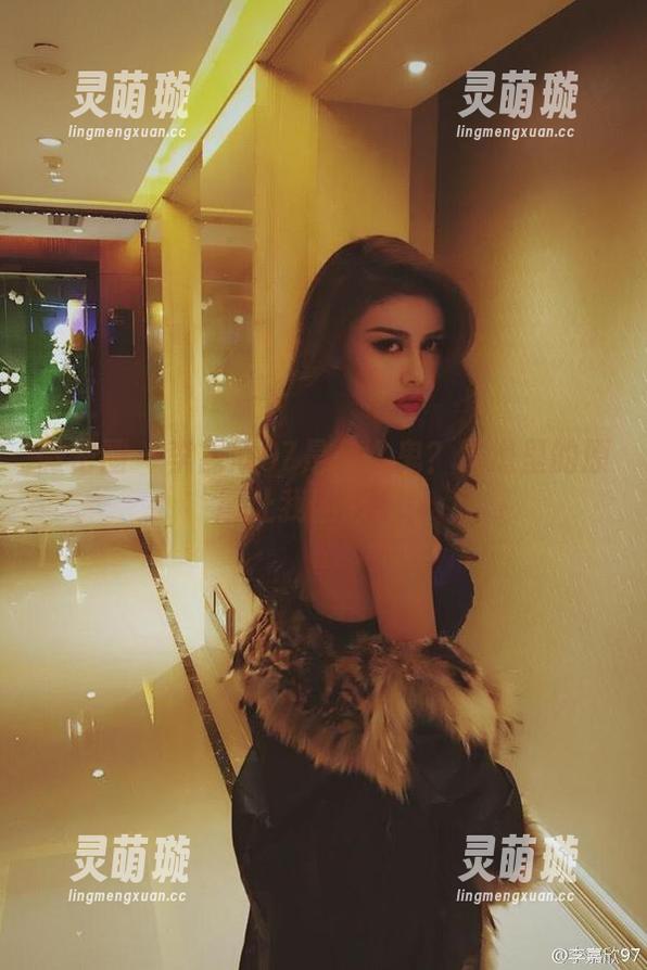微密圈 - 李嘉欣97是什么鬼？楼道里的原图让我困惑了！