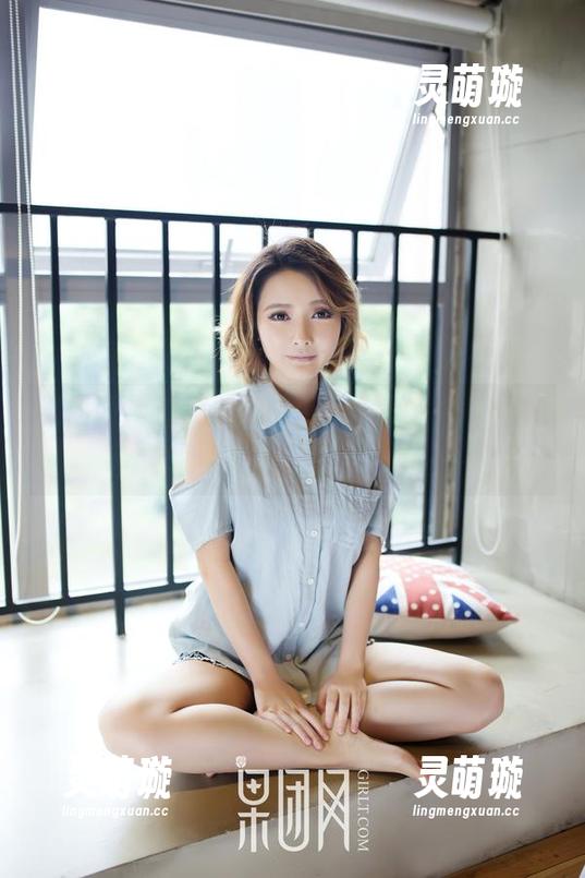果团网 - 看莫雅淇的制服分享，图集里的小细节直击心底！