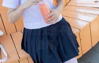 黑丝与蓝白条纹胖次，森萝财团高清原图，这燃烧的眼神和无处不在的暧昧，来点盐吗？