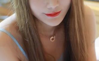 模范学院 – 办公室风景变美图，SiByl李思宁私拍：文件和妆容的完美平衡。