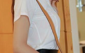 模范学院 – 如果天台可以说话：高清图集中，冯木木LRIS男人的随性魅力似乎正在流露。