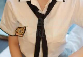 模范学院 – 在线《温柔的柔丝袜图集》：她的每一步都让我想停下来…