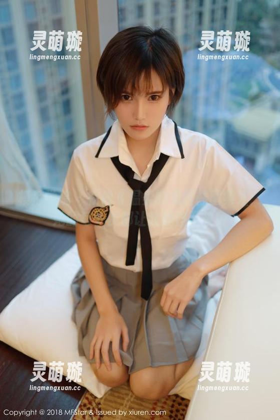 模范学院 - 在线《温柔的柔丝袜图集》：她的每一步都让我想停下来…