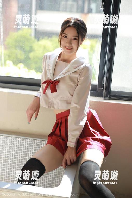 模范学院 - 精选合集：草莓兔兔在办公室的轻松一刻