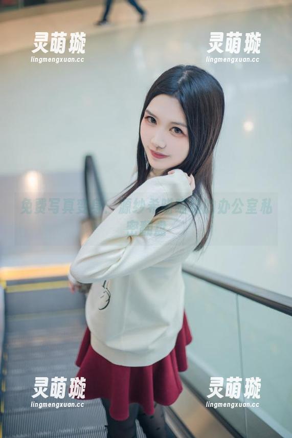 免费写真变身：源纱希喵喵喵的办公室私密翻盘
