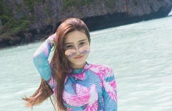 爱蜜社 – 小丽莎萌萌哒的修女写真，定制的细节处处都是巧妙搭配。