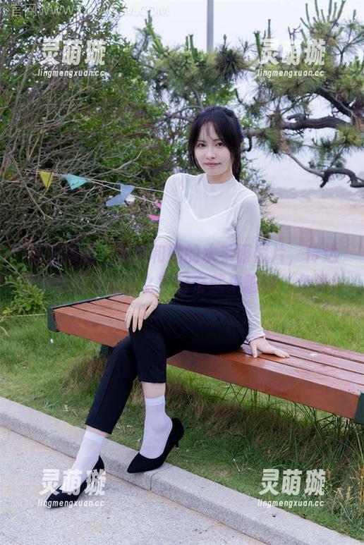 物恋传媒-嘉木 物恋传媒 - 嘉木和她的水手服照片,传达的暗示到底是什么?好奇就来瞧瞧,免费!