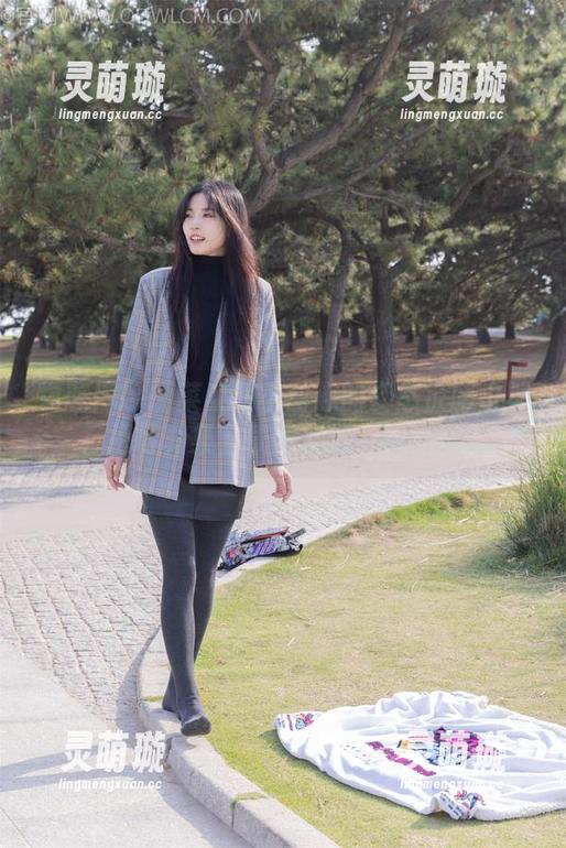 物恋传媒 - 菜菜用小甜心的姿态征服山野，把写真集下载回家吧，别偷懒！