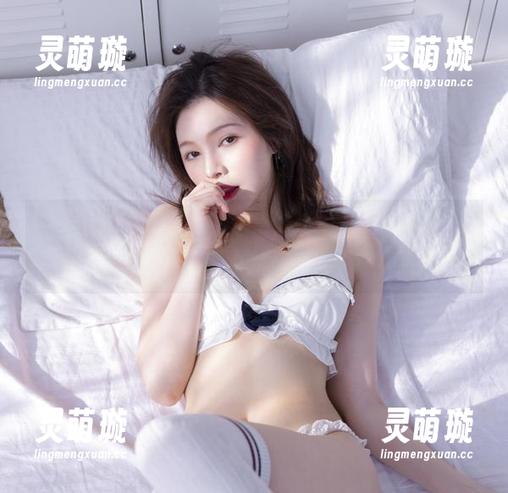 白露Bululu的连衣裙，最新写真已经上线，裙摆摇曳好像在说话。