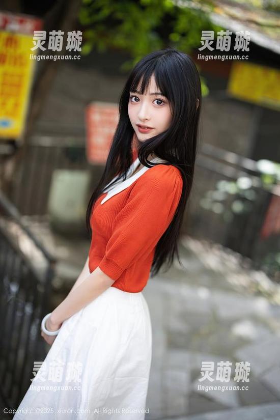 秀人网 - 双笙Alina黑白写真，网盘中的静谧时光