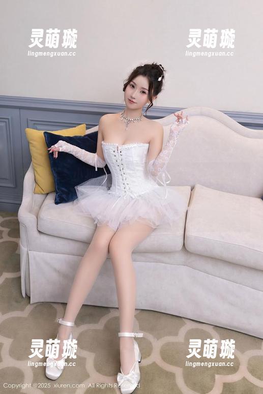 秀人网 - 小狐狸Sica教室写真集新鲜出炉，围绕课桌转一圈，谁在学习，谁在做梦呢？