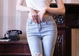 秀人网 – 终于看到杨晨晨sugar的写真：吊裙搭配肉丝的妙趣横生