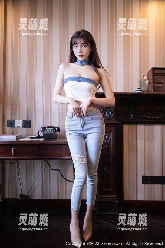 秀人网 - 终于看到杨晨晨sugar的写真：吊裙搭配肉丝的妙趣横生